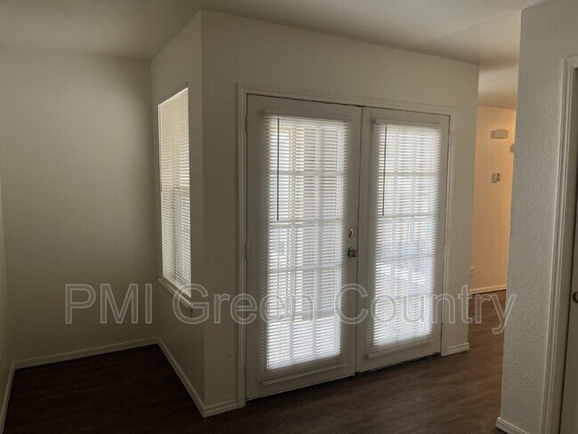 Building Photo - 1802 E 66th Pl