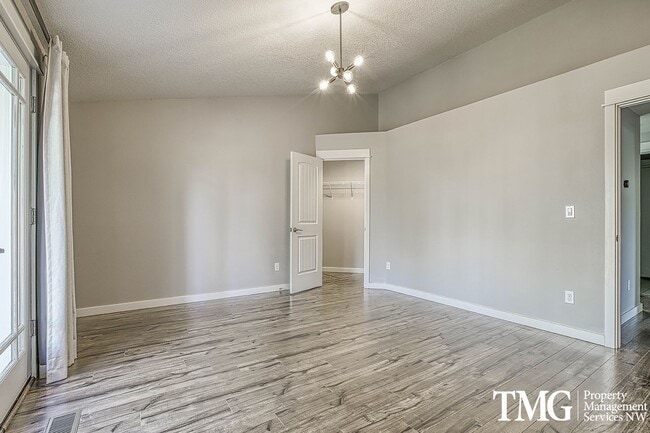 Building Photo - Stylish One-Level Living in East Vancouver!