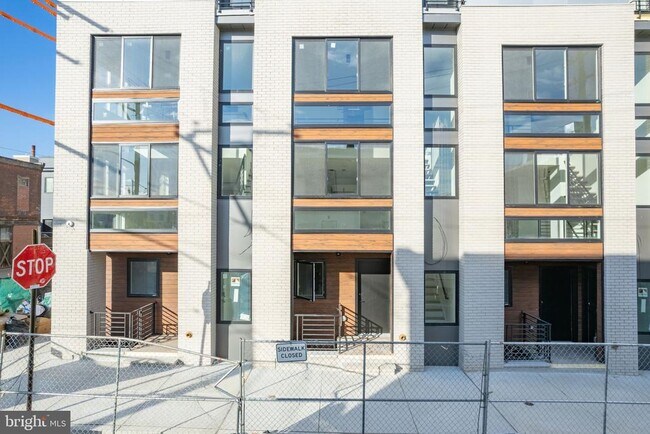 Building Photo - 2611 E Boston St