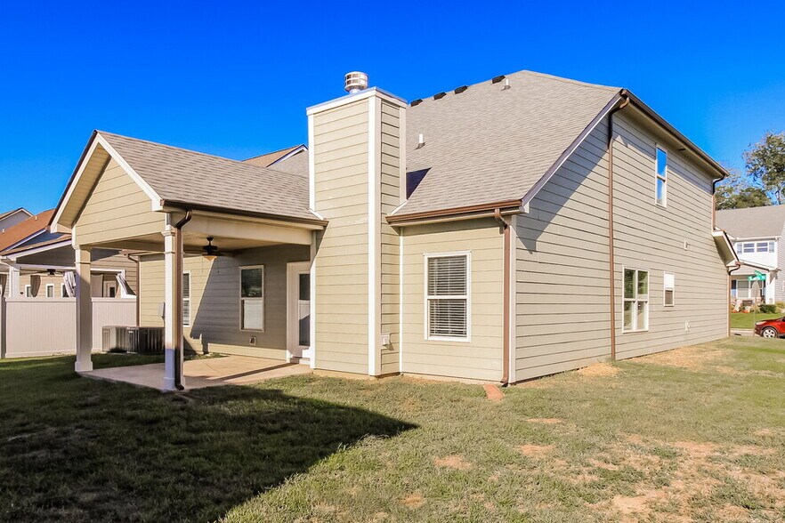 Building Photo - 4113 Stark St