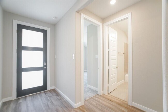 Building Photo - 9852 Pearly Everlasting