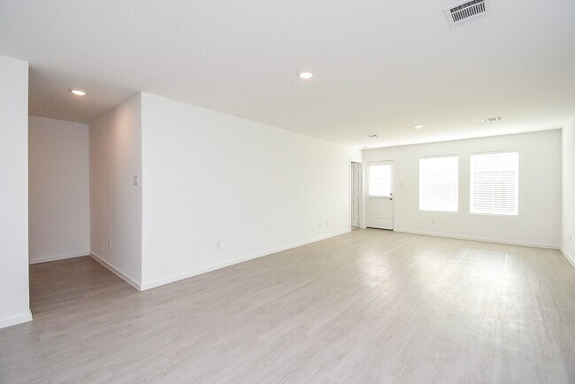 Building Photo - 3045 Fantasy Ter Dr