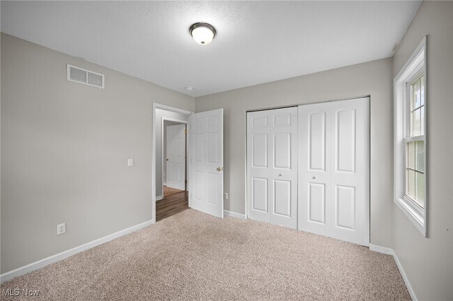 Building Photo - 3031 Logan Ln N