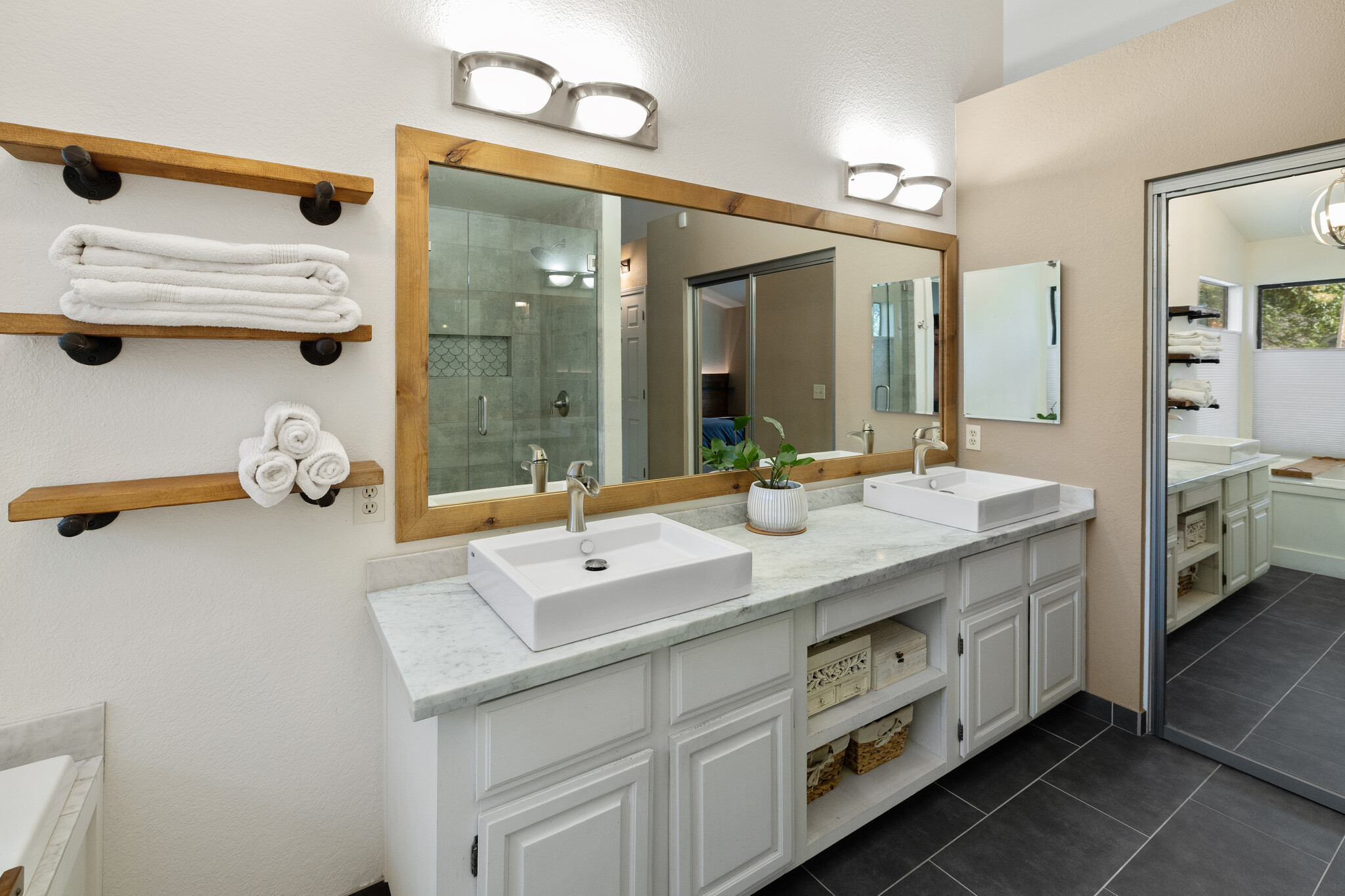 Building Photo - 1557 Bramble Ct