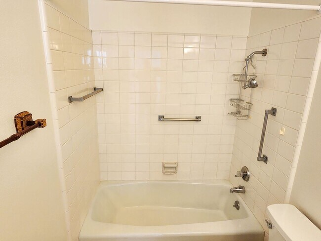 Building Photo - Rarely Available, Single-story, 2Bd 2Ba re...