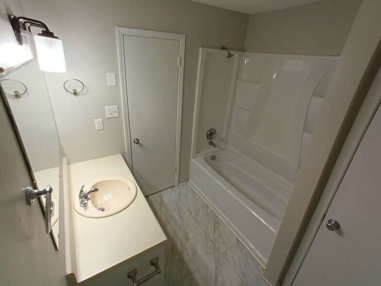 Building Photo - 36 Brianfield Dr