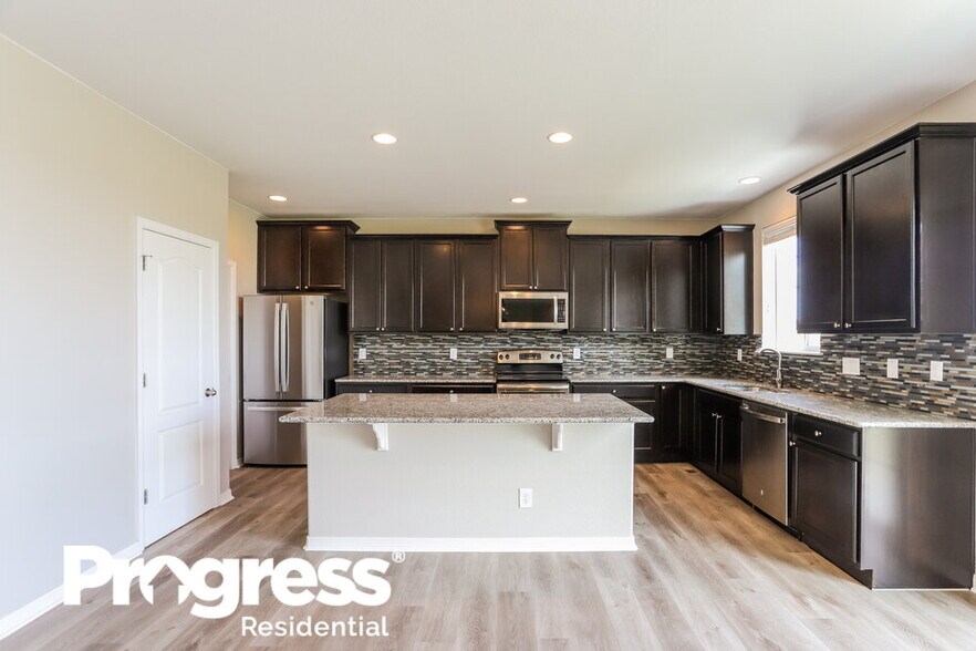 Building Photo - 15489 Coopers Hawk Way