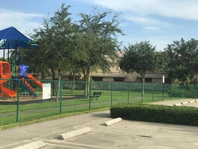 Building Photo - 2239 SE 25th Ave