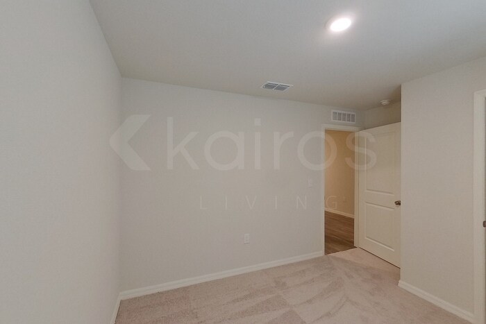 Building Photo - 1190 S San Mateo Dr