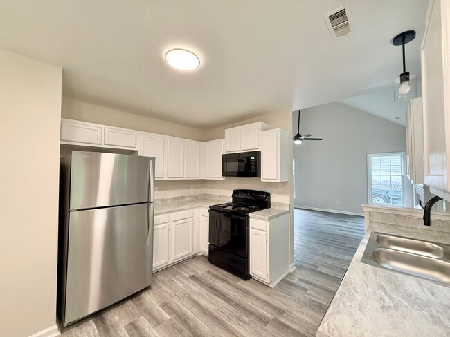 Building Photo - **OFFERING REFUNDABLE APPLICATION FEES** Newly Remodeled 3BD, 2.5BA Knightdale Home with a Fenced...