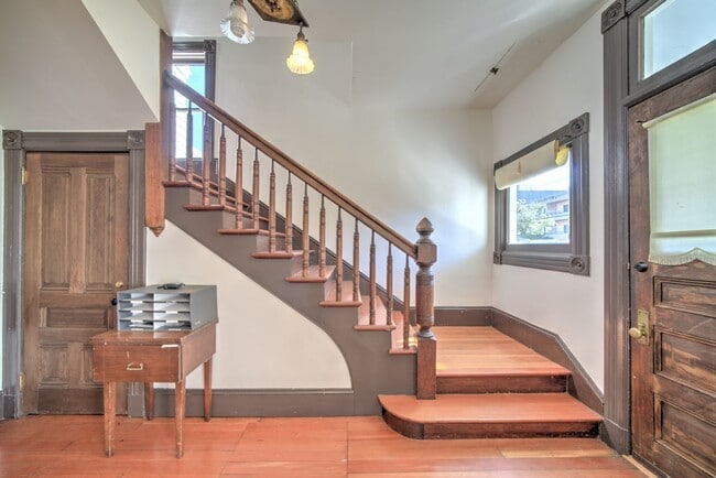 Building Photo - 2225 Blake St