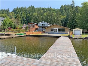 Building Photo - Waterfront Rambler on Summit Lake