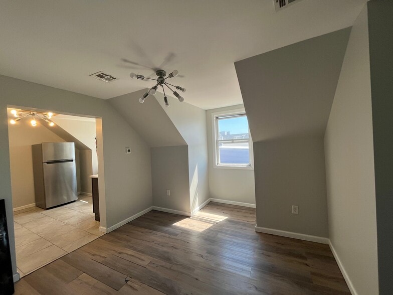 Building Photo - 223 Cator Ave