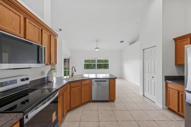 Building Photo - 106 Fernwood Crescent