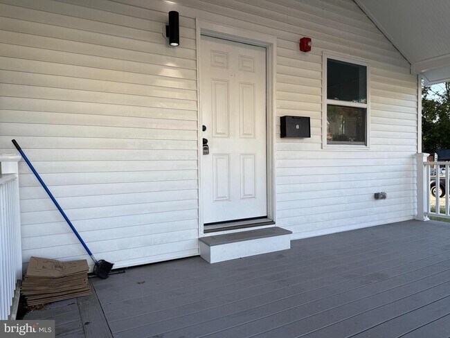 Building Photo - 6366 Rogers Ave