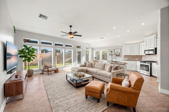Building Photo - 31815 Forest Oak Ln