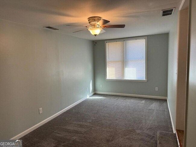 Building Photo - 2157 Settle Cir SE