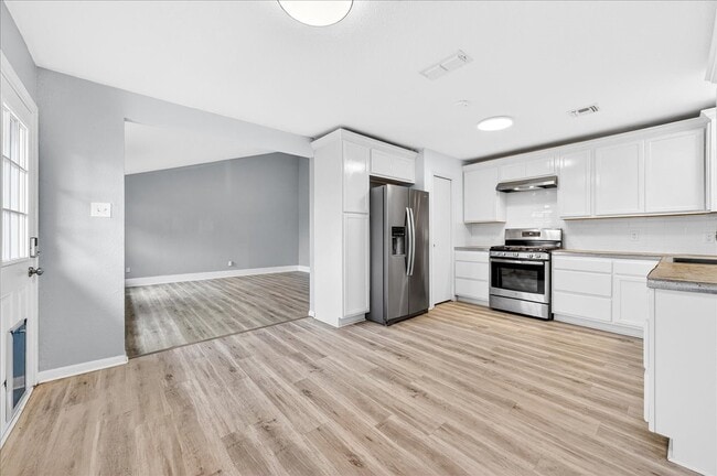Building Photo - 1749 Dawn Breeze Dr