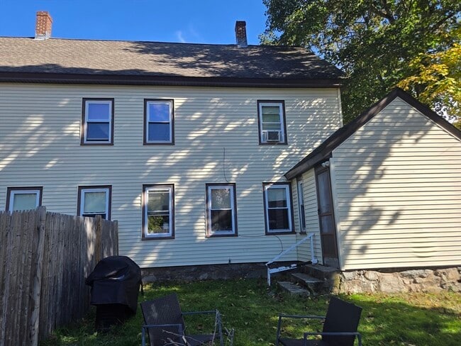 Building Photo - 206 Central St