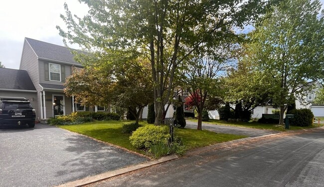 Building Photo - Single Family Home in the Landings
