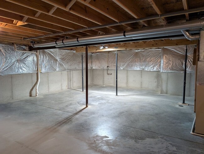 Building Photo - AVAILABLE NOW! 3 Bedroom Ranch with 2 Full...