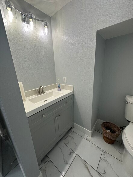 Building Photo - 284 Limerick Way