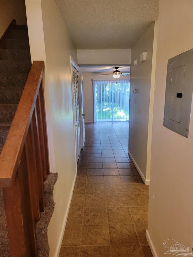 Building Photo - 8103 Stonebrook Dr