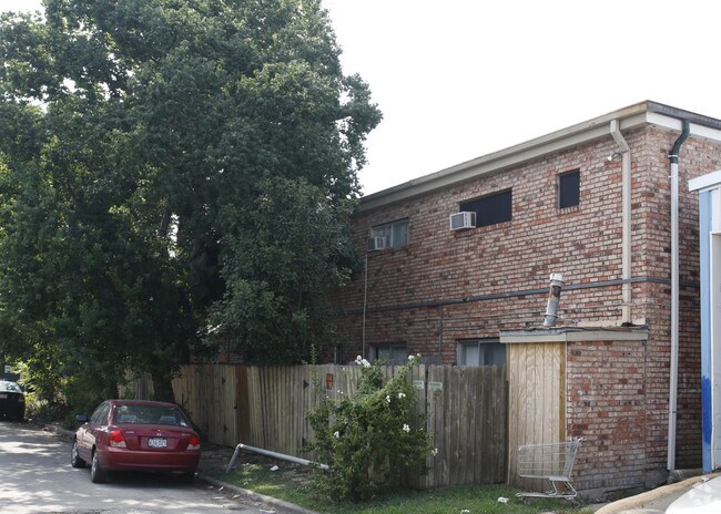 Building Photo - Melrose Place