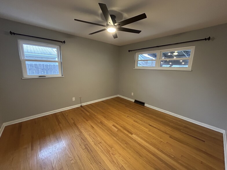 Building Photo - 1008 Lambeth Dr