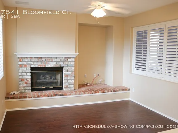 Fam Rm-Shutters, Ent Niche, Surround, In-ceiling BA SpeakersDedicated Dining-access to kitchen - 27841 Bloomfield Ct