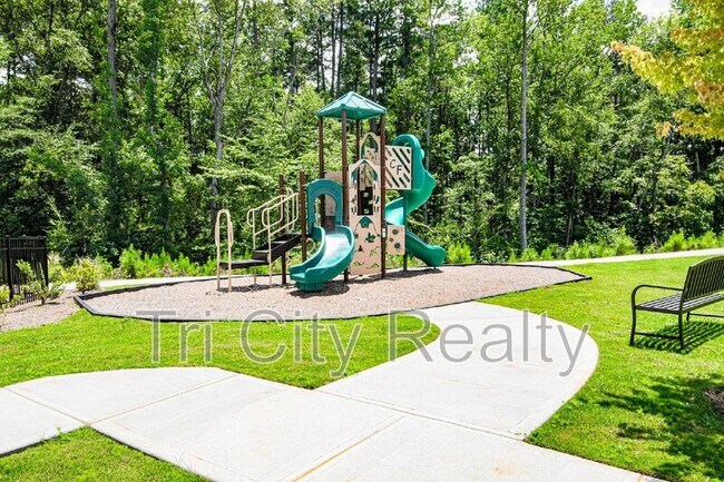 Building Photo - 602 Skye Ct