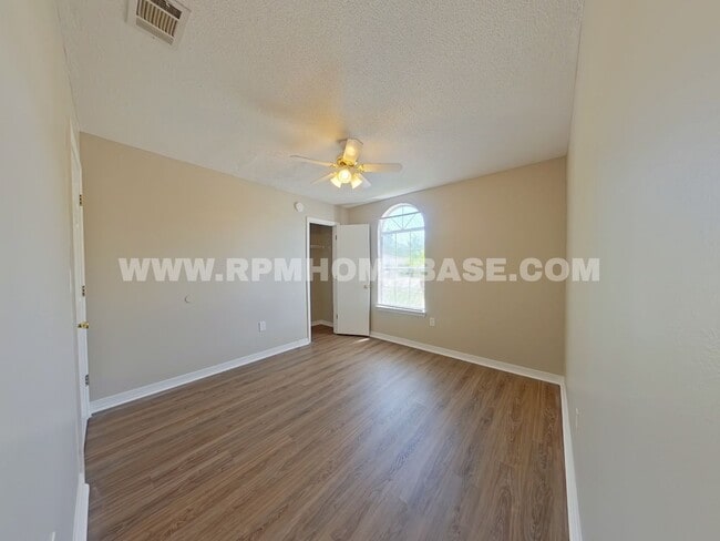 Building Photo - Charming & Updated 3BR/2BA plus Flex Room with Massive Privacy-Fenced Backyard