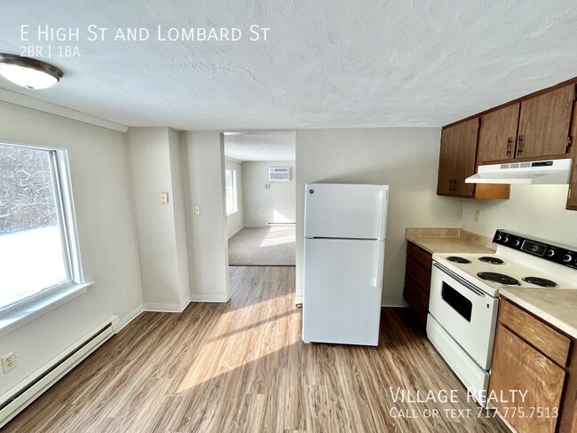 Building Photo - Huge 2-Bed apartment with washer/dryer hoo...