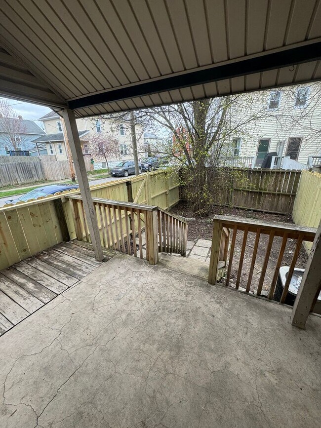 Building Photo - Alexander Props - Reinhard