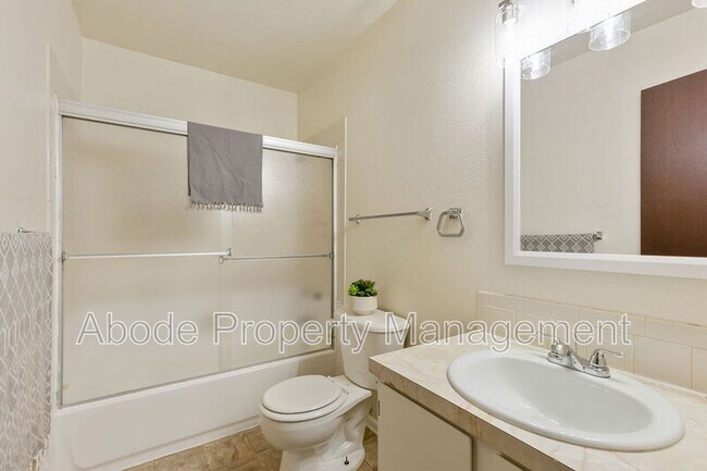 Building Photo - 1418 Emery Ct