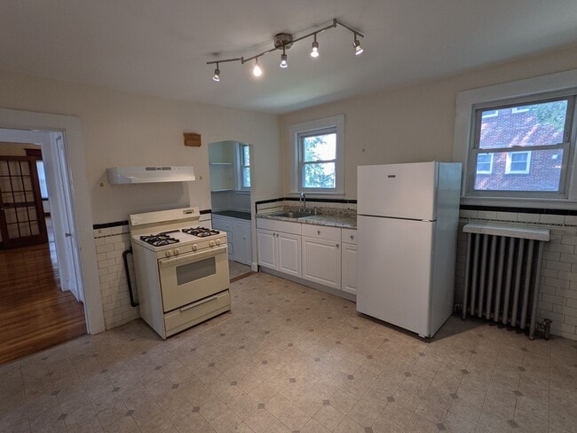 Building Photo - 74 Colborne Rd