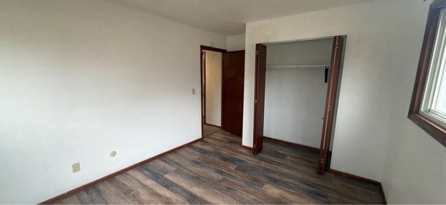 Building Photo - 906 5th Ave S