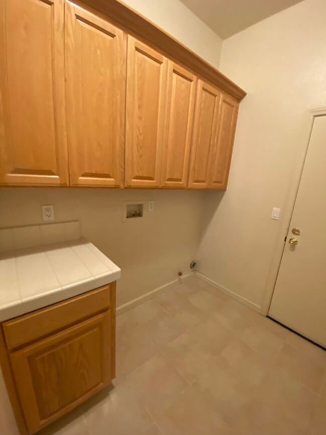 Building Photo - 4 bedroom in Paso Robles