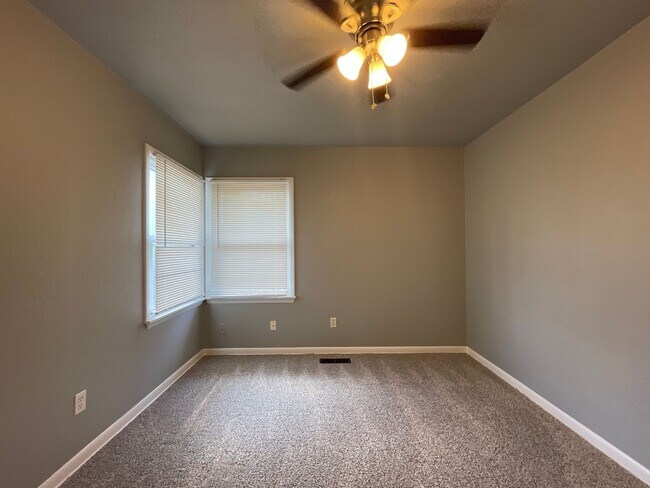 Building Photo - Welcome Home!!