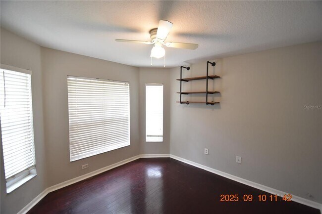 Building Photo - 12913 Lake Vista Dr