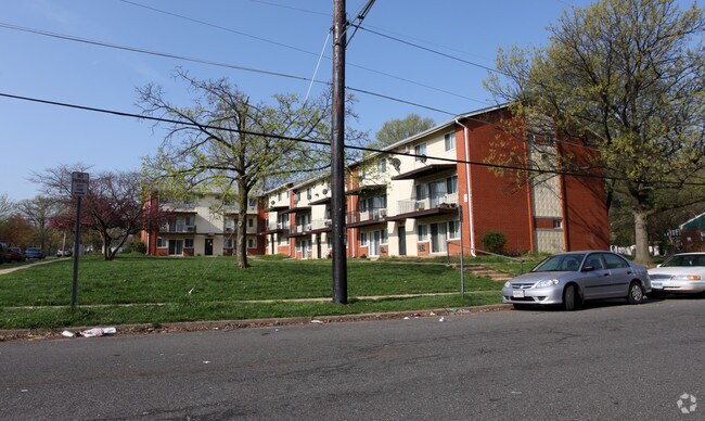 Building Photo - Pinebrook Apartments