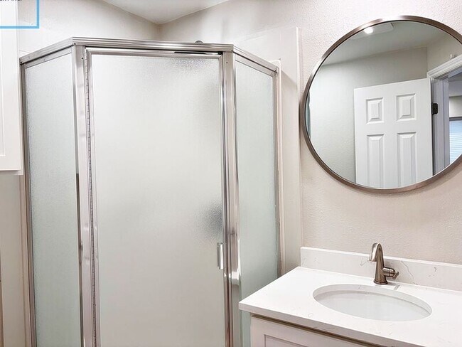 Building Photo - 2693 Chula Vista Dr