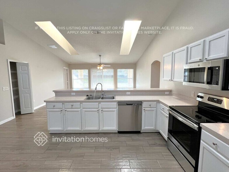 Building Photo - 5341 NW Aloha St