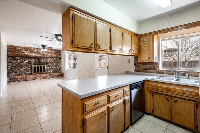 Building Photo - MOVE IN SPECIAL, $675 OFF FIRST MONTH