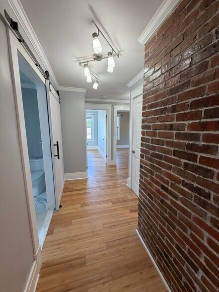 Building Photo - 822 Amherst St