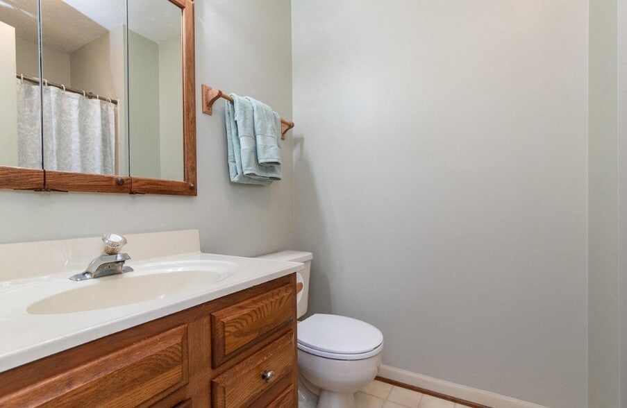 bathroom 1 - 1002 Markham Ct
