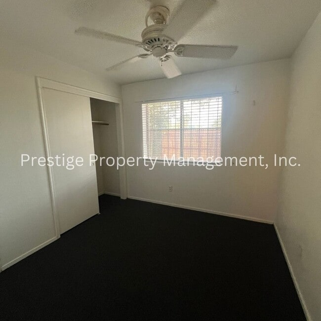 Building Photo - !!Charming Townhome With Fenced Yard!!