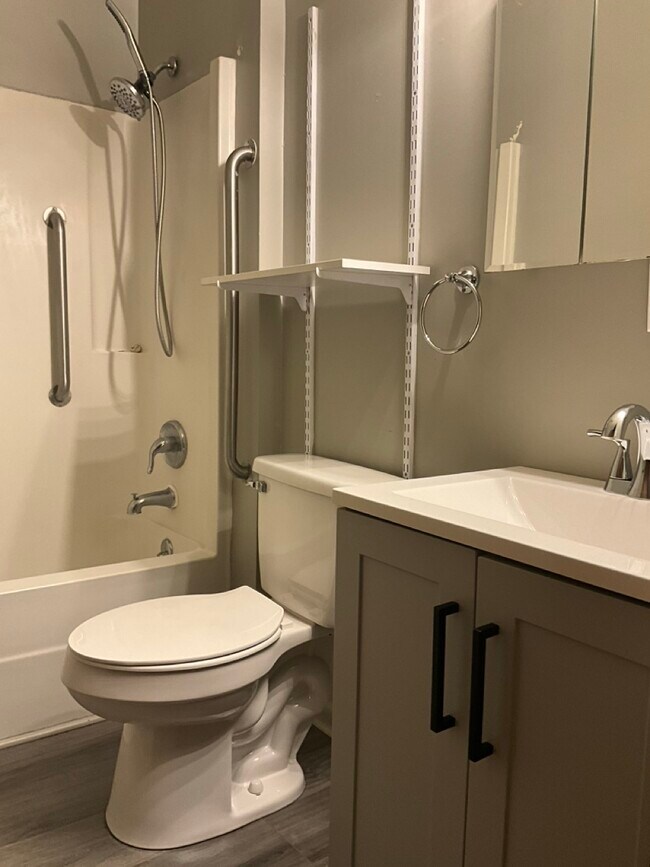 Building Photo - 233 Scioto St