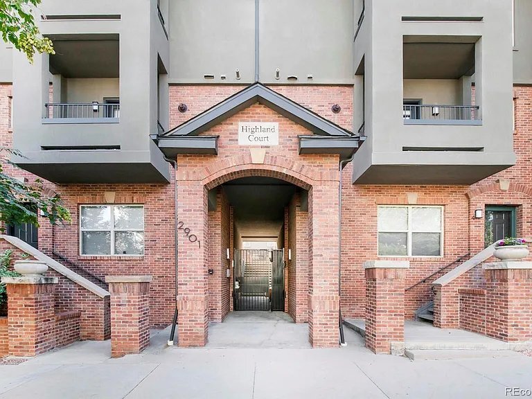 Building Photo - 2910 Wyandot St