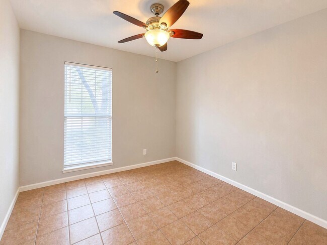 Building Photo - 11067 Wallbrook Dr